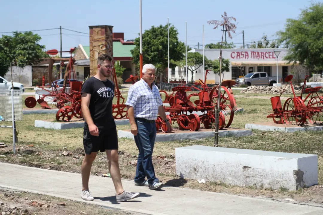 poliniok's tweet photo. El #municipio continúa trabajando en el Paseo Del Agricultor, espacio que se suma a los ya recuperados para la recreación y el disfrute de todos los ciudadanos. 

Es prioridad de la gestión #embellecer y sanear el espacio público.Queremos un #DuGraty cada día más lindo y grande😊 https://t.co/O4EnkUyHvR