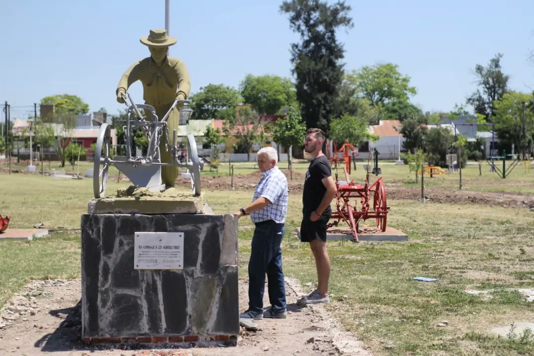 poliniok's tweet photo. El #municipio continúa trabajando en el Paseo Del Agricultor, espacio que se suma a los ya recuperados para la recreación y el disfrute de todos los ciudadanos. 

Es prioridad de la gestión #embellecer y sanear el espacio público.Queremos un #DuGraty cada día más lindo y grande😊 https://t.co/O4EnkUyHvR