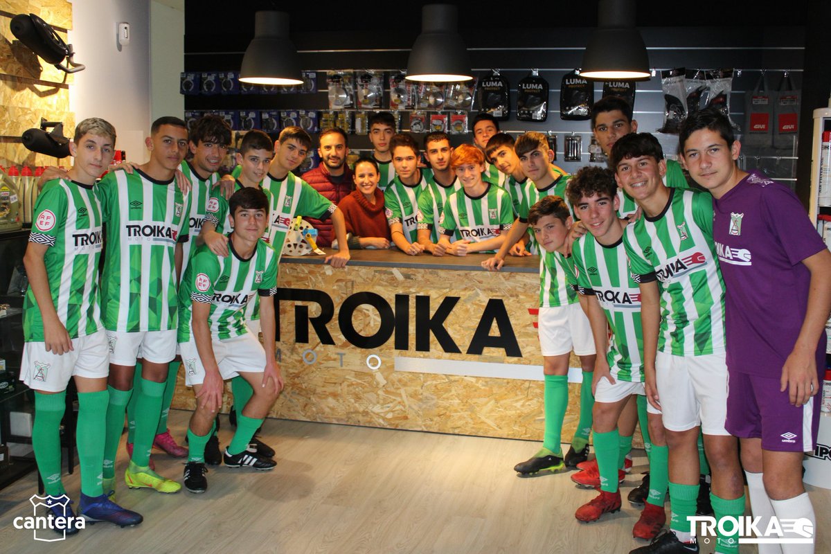 ASCF_Cantera's tweet photo. 🤩 Troika Moto Parts, nuevo patrocinador oficial de nuestro Cadete A.

🛵 Troika Moto cuenta con la máxima calidad en recambios y equipaciones para talleres y accesorios para motos.

¡Gracias por la confianza depositada en nuestra cantera! 💚

#HazañaSanluqueña #AscfCantera https://t.co/04S5zvHp52