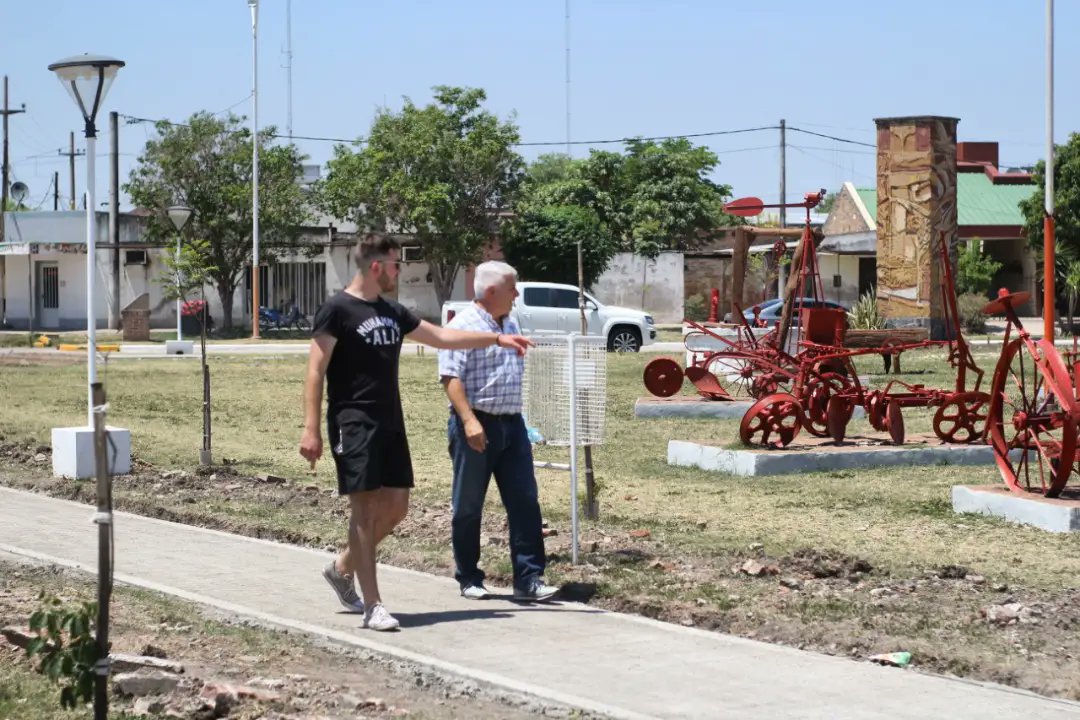 poliniok's tweet photo. El #municipio continúa trabajando en el Paseo Del Agricultor, espacio que se suma a los ya recuperados para la recreación y el disfrute de todos los ciudadanos. 

Es prioridad de la gestión #embellecer y sanear el espacio público.Queremos un #DuGraty cada día más lindo y grande😊 https://t.co/O4EnkUyHvR
