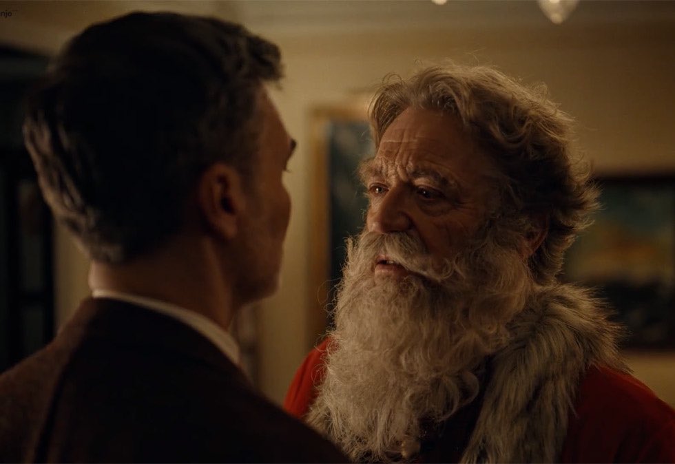 RobinWigg's tweet photo. The Norwegian postal service is this Christmas running an ad featuring Santa Claus falling in love with a man. Title is “When Harry met Santa”. Cracking up thinking how this would be received in the US. https://t.co/RsPdOpII5i https://t.co/vQX1RwM05h