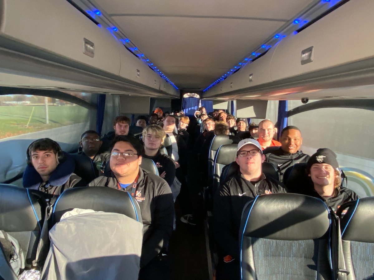 GreenvilleUniv's tweet photo. They’re off! @EMAPFootball is on their way to the 1st round of the NCAA DIII playoffs in Wisconsin! Join us in wishing them safe travels &amp; good luck as they kick off at noon Saturday against University of Wisconsin-Whitewater! Livestream link: https://t.co/JmCpLBMlRw #GoPanthers https://t.co/r1tEY4TTvX