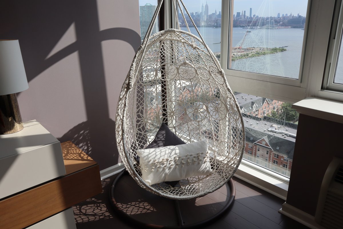 The perfect cozy corner with a view! Call our leasing team today, and choose your new apartment at The BLVD Collection from one of three premier buildings. Link in bio!
#BLVDCollection #JerseyCity