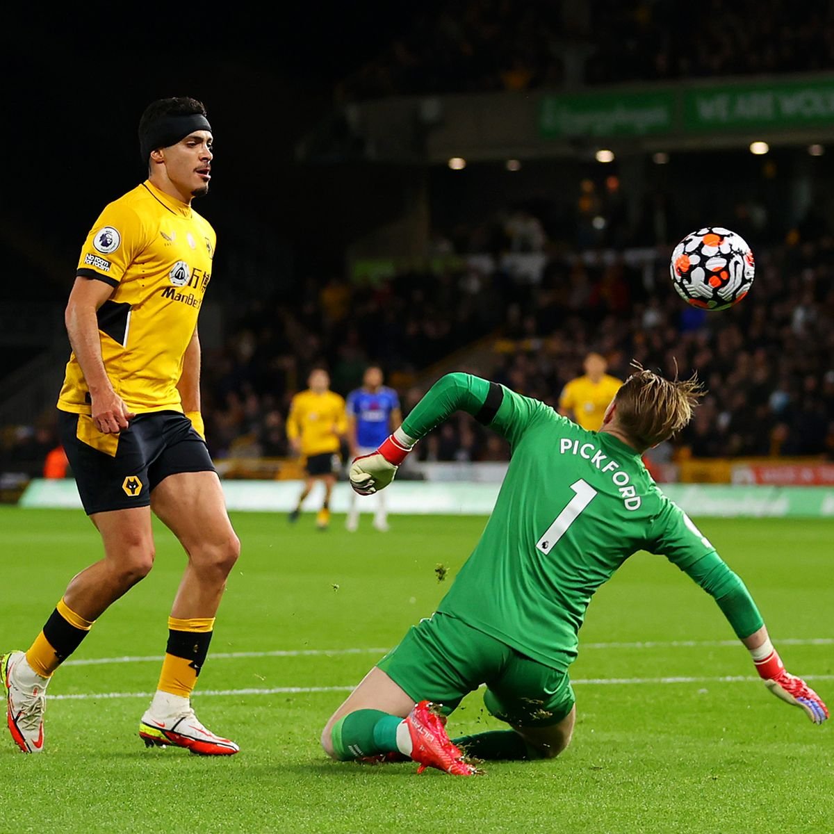 77ClubPodcast's tweet photo. A new documentary on Raul's terrible injury after an incident in a game against Arsenal last year will be available from tomorrow
You can watch 𝗖𝗼𝗱𝗲 𝗥𝗲𝗱 on BBC iPlayer
🐺🇲🇽
#WWFC #77Club https://t.co/R2sGo8Xm5o
