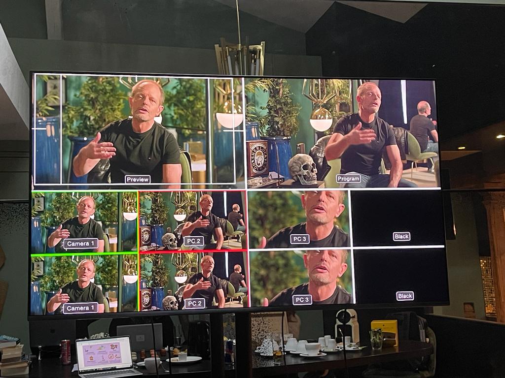 Bernard_Minier's tweet photo. En plein tournage, j'ai hâte de vous en dire plus !
@ArtistAcademy_ https://t.co/4Ly6B7utc3