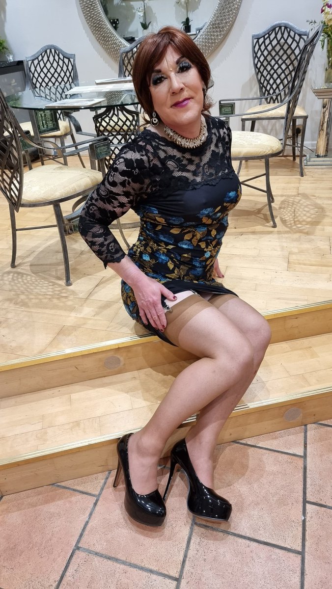 ChateauFemme's tweet photo. Love this pic of @Rachetv1 #Stockingford #transmodel #dressingservice #highheels https://t.co/0ZT8CZxF0O