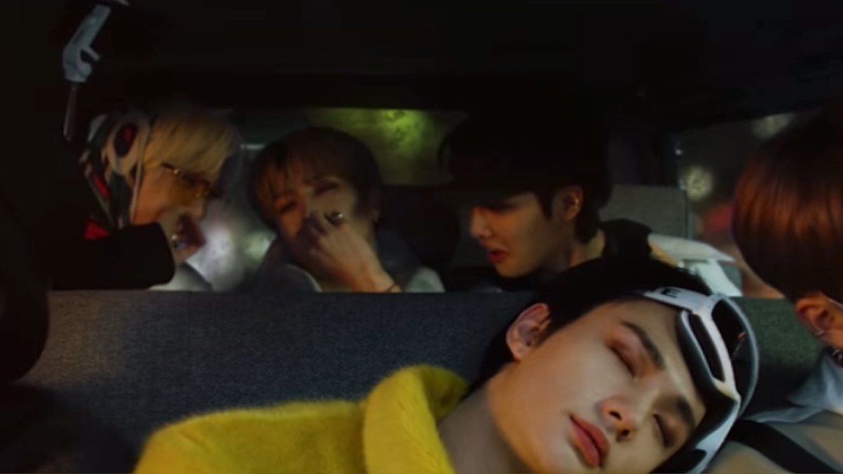 hyunhotime's tweet photo. jeongin waking up jisung food https://t.co/BbvK7NJz7b