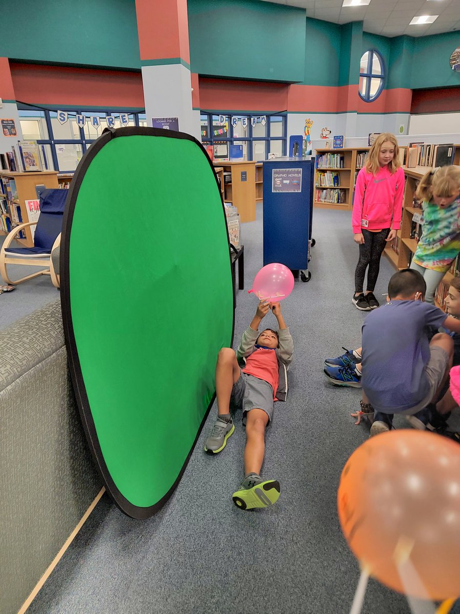 LAHarrisTX's tweet photo. It's been a week of Balloons and BeeBots over Broadway/Wellington! Lots of fun coding and green screen fun. #lisdlib https://t.co/KPdXXFiYqT