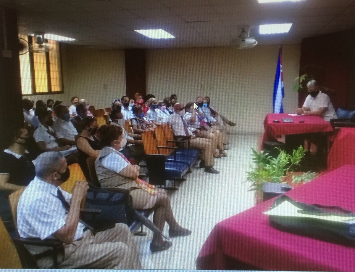 keniatinguily's tweet photo. Economistas, trabajadores del área comercial, clientes de la sucursal 7481 Bayamo de #BandecGranma y especialistas de la ESEN , recibieron temas de los nuevos financiamientos asociados a la producción agropecuaria de la banca de fomento agrícola y los créditos otorgados Res173. https://t.co/POFG0EQFA6