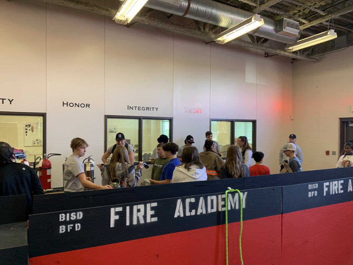 BfdCte's tweet photo. Fire Academy junior class Officer Adam Springer shows next year’s incoming freshman a thermal camera and talks about his experience in the BISD Fire Academy @burleson_cte @CHSSpartans #FireAcademy #growourown https://t.co/m6vnjiQIjN