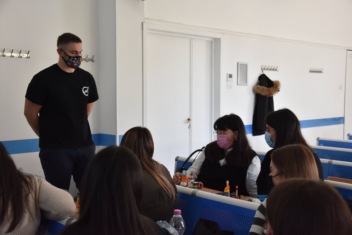 UnintUniversita's tweet photo. Si è parlato oggi di un metodo innovativo, quello del @LEGOSERIOUSPLAY nei progetti di Comunicazione Digitale, durante l'evento a cura del docente Antonio Maraglino.  
A intervenire Francesco Canuti, Facilitator di Lego Serious Play. https://t.co/u49IofyYrU