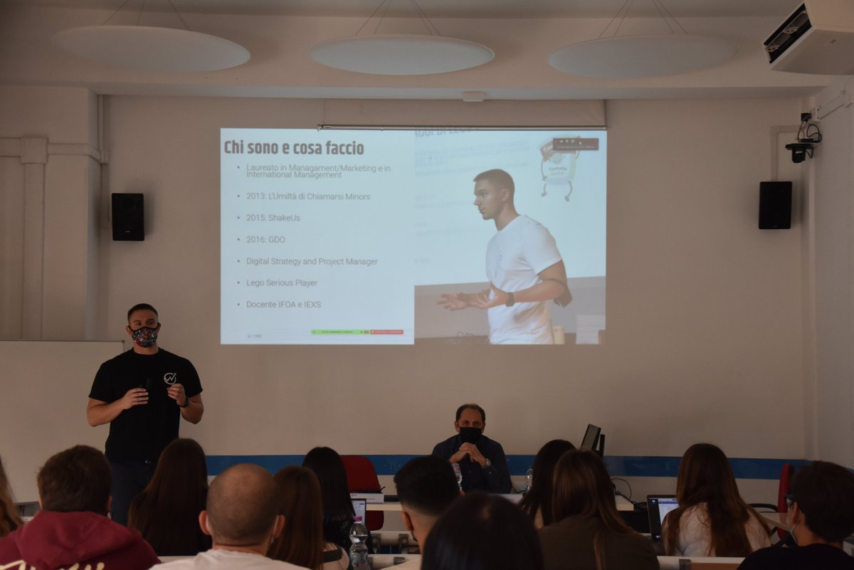 UnintUniversita's tweet photo. Si è parlato oggi di un metodo innovativo, quello del @LEGOSERIOUSPLAY nei progetti di Comunicazione Digitale, durante l'evento a cura del docente Antonio Maraglino.  
A intervenire Francesco Canuti, Facilitator di Lego Serious Play. https://t.co/u49IofyYrU