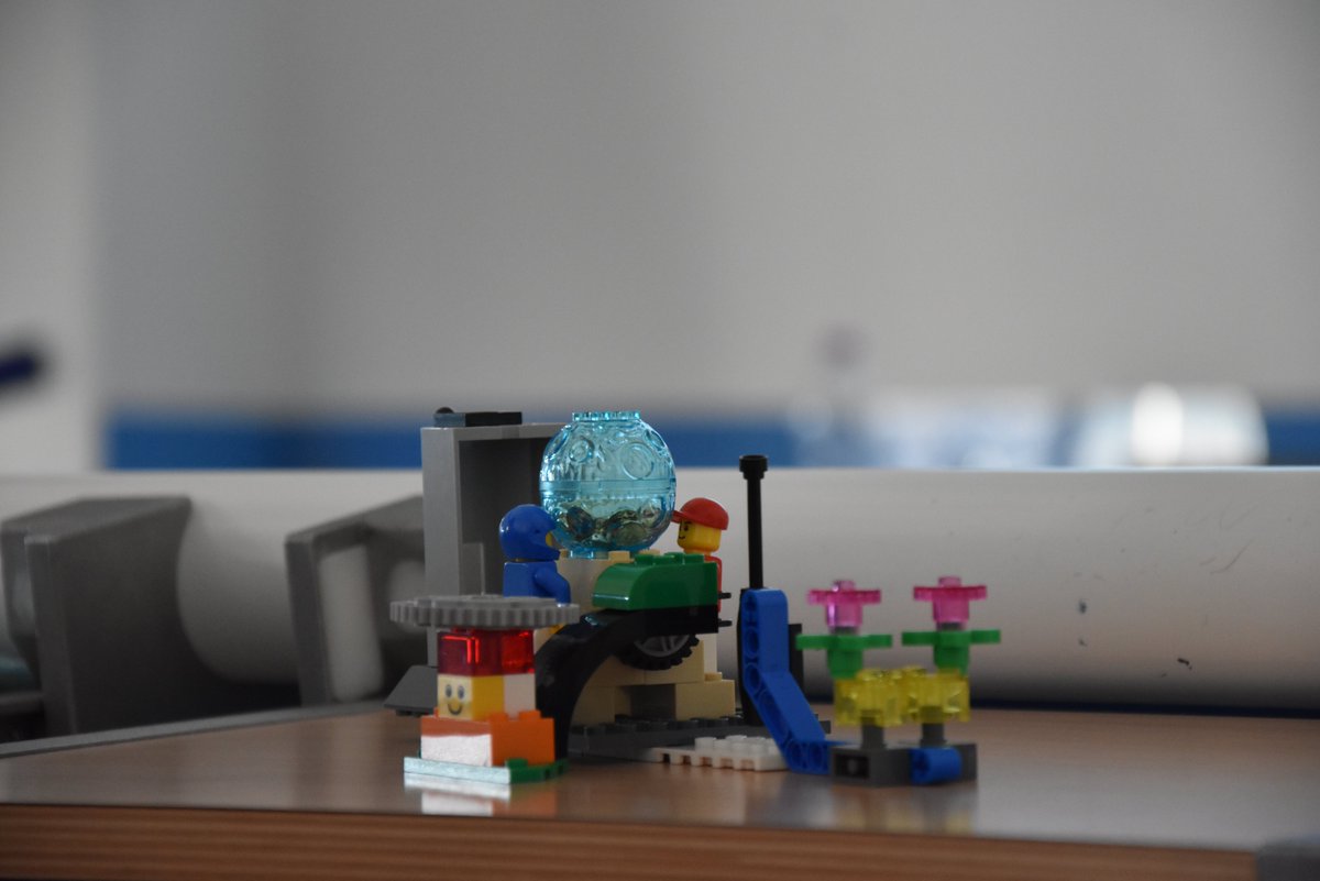 UnintUniversita's tweet photo. Si è parlato oggi di un metodo innovativo, quello del @LEGOSERIOUSPLAY nei progetti di Comunicazione Digitale, durante l'evento a cura del docente Antonio Maraglino.  
A intervenire Francesco Canuti, Facilitator di Lego Serious Play. https://t.co/u49IofyYrU
