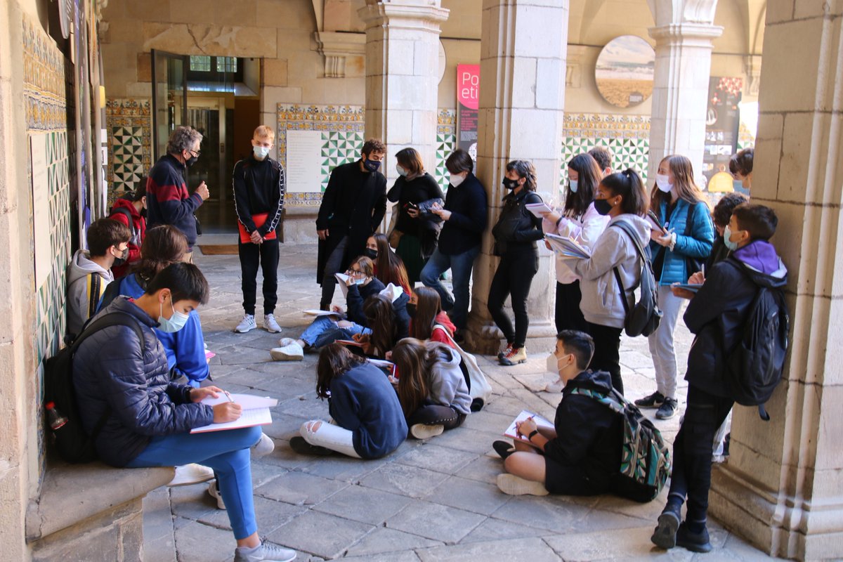 Durant la primera setmana d’obertura de «Molècules que ens han canviat la vida», set centres educatius han visitat l’exposició: col·legi Claret Barcelona; <a href="/insnavarcles/">Institut de Navarcles</a>; institut Candelera; <a href="/IMariaEspinalt/">Institut Maria Espinalt</a>; institut l’Alzina; institut Pompeu Fabra, i institut Baix Empordà.