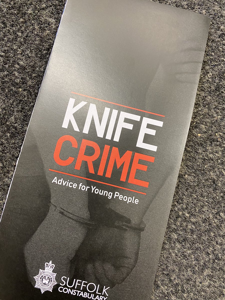PoliceHaverhill's tweet photo. This week is knife crime week and as part of #OpSceptre, Haverhill SNT have been into Samual Ward, Castle Manor and Stour Valley in Clare to give advice to students.
Remember don’t get caught with knifes or any type of offensive weapon🔪❌
👮🏽#821 #surrenderyourknife https://t.co/cfkOHpuaQt
