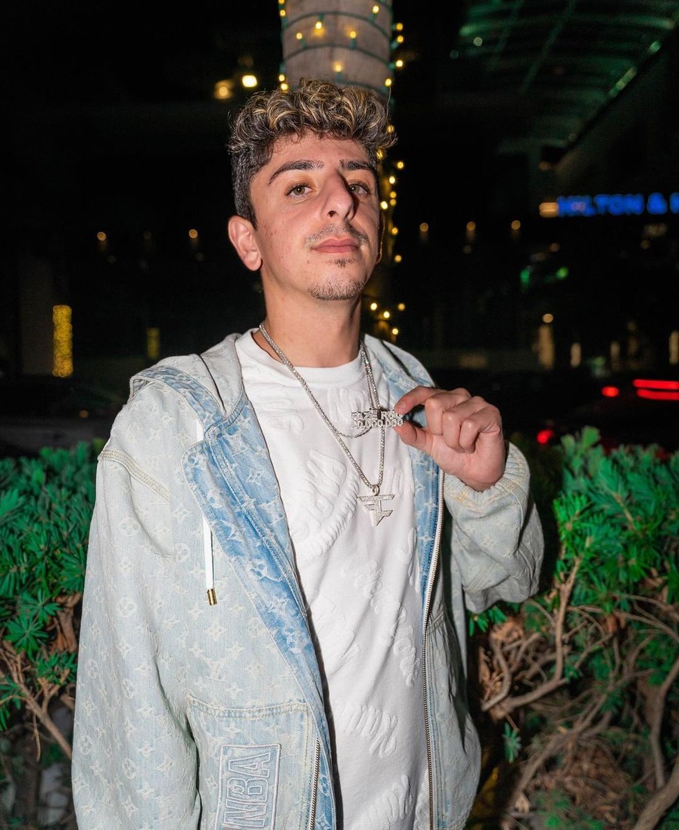 FaZeClan's tweet image. Happy 25th Birthday to @FaZeRug! 🎂