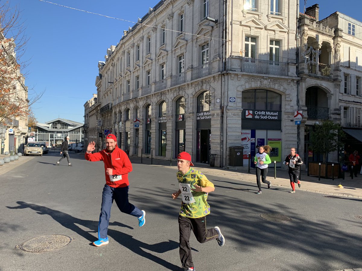 EmmanuelRainaud's tweet photo. Lors de la semaine du handicap, le Crédit Mutuel du Sud-Ouest relève le défi.  Une équipe du secteur Angoulême a participé au relais sport handicap «ADAP’TA COURSE » organisé par le Comité Départemental Sport Adapté Charente. Bravo à toute l’équipe pour cette belle performance. https://t.co/fsv236giqM