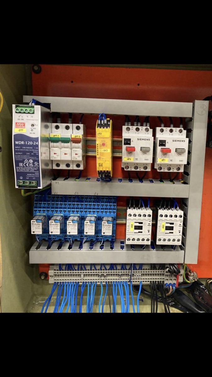 BruninkGroep's tweet photo. Revisie uitgevoerd van #elektrische #besturing van meerspillige boormachine, na deze revisie kan machine weer jaren mee, dat is waar we het voor doen!
#elektrotechniek #processtechnology #servingindustry https://t.co/nETzSDtQEY