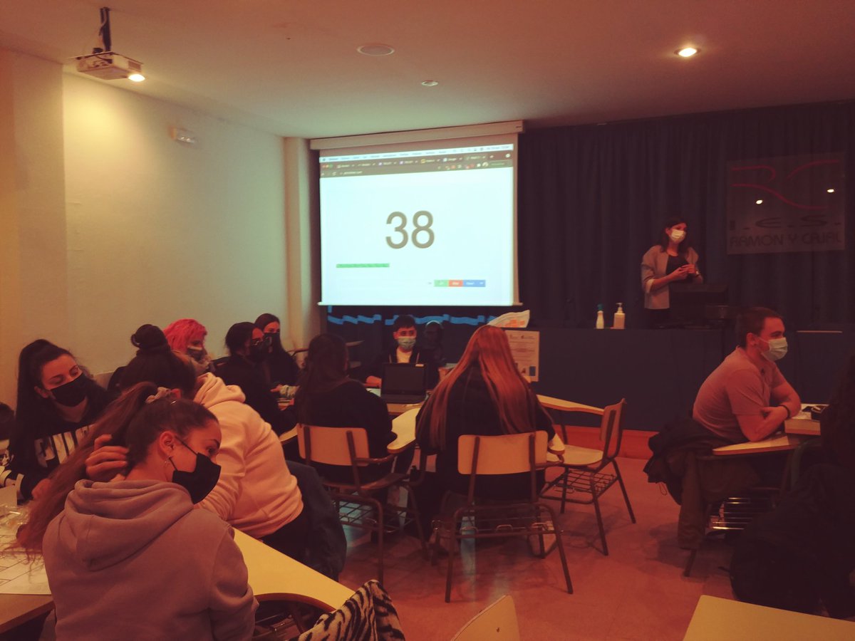JOSEALB65's tweet photo. Hoy hemos aprendido en el @IESRamonyCajalV con @luciaruizmontie ha transformar la idea en modelo de negocio mediante lean bussines canva. Una suerte disfrutar de tus consejos y vivencias. #MEFP_EMPRENDIMIENTOCYL #EDUCACYL #COMPARTEFP #STARTINNOVA #e_fp https://t.co/4J7KTtwvF3