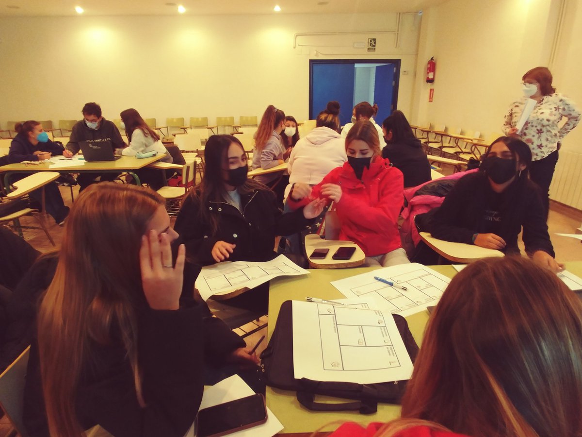 JOSEALB65's tweet photo. Hoy hemos aprendido en el @IESRamonyCajalV con @luciaruizmontie ha transformar la idea en modelo de negocio mediante lean bussines canva. Una suerte disfrutar de tus consejos y vivencias. #MEFP_EMPRENDIMIENTOCYL #EDUCACYL #COMPARTEFP #STARTINNOVA #e_fp https://t.co/4J7KTtwvF3