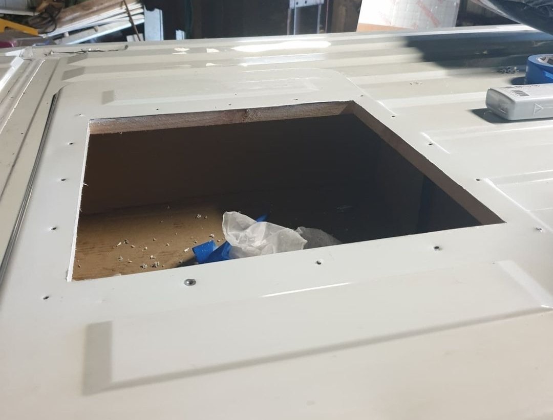 CBFoley's tweet photo. 25/ Day 10 Pt 2:
4 hrs of scraping, rubbing & wiping, its back to yesterday's step. The hole will be opened up a small bit, exposed metal painted & an attempt made to refit the fan PROPERLY๐ค
#SelfBuild #SelfBuildVan #SelfBuildDiary #VanLife #VanLifeDiary #VanLifeIreland https://t.co/fmqjycpFqR