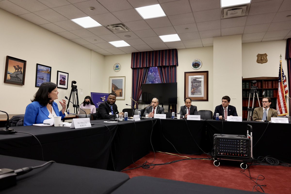 DrBManning's tweet photo. This week I had the honor of being one of many faith leaders from across the country come to #CapitolHill to meet with the House Select Committee on Economic Disparity and Fairness in Growth.
#empowerdmv #go2heights #communityleader #representation https://t.co/IxIbXLVMuC