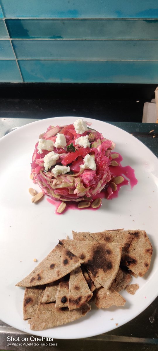 Angleyes83's tweet photo. Tired after a long day,
 #Healthy #flavorful  #Dinner sorted
Green leaves,Tomato,Onion, Cucumber, #Pineapple,Walnuts salad tossed in #homemade #yogurt #Beetroot dressing with #nooil. Served with #homemade #MultiMillet #nachos 
P.S Salad and dressing can be prepared in advance. https://t.co/vEx94oQaPe