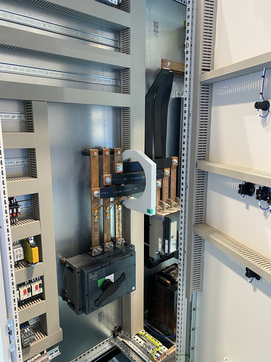 vidal_ac_sl's tweet photo. Hoy es el último día en @feria_cr , durante la cual hemos estado mostrando en directo la tecnología utilizada para la fabricación de cuadros eléctricos industriales. https://t.co/lnhfgNwMVk