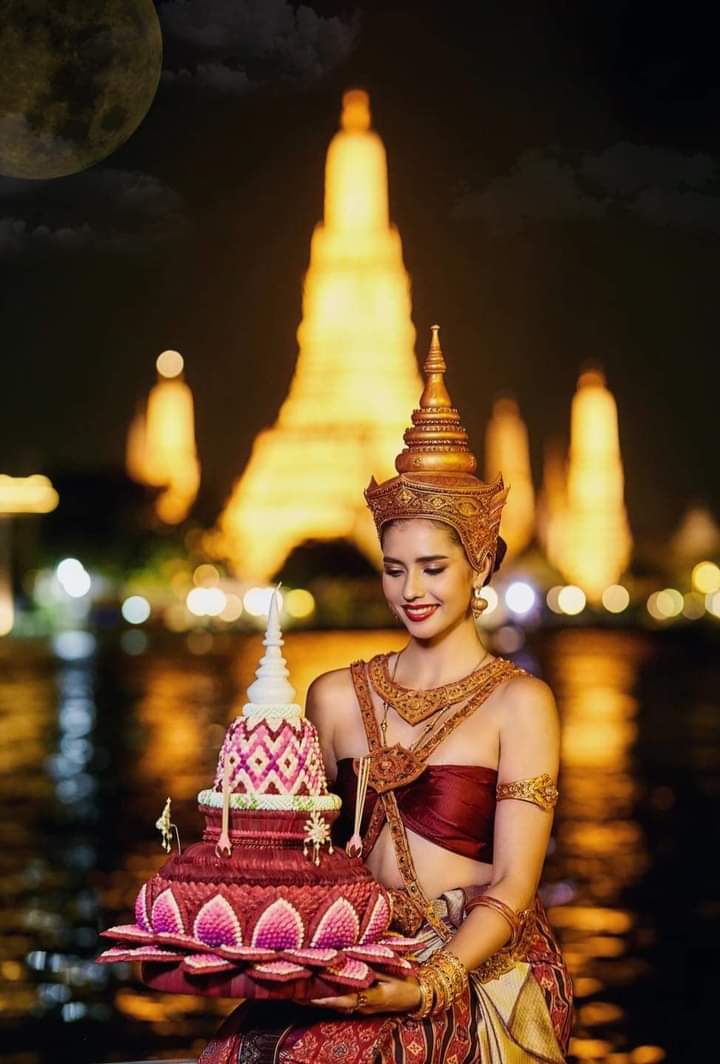 Puifai44744682's tweet photo. #WhatIsHappeningInThailand
Happy Loy Krathong Festival, THAILAND 🇹🇭 https://t.co/Gx1V3yYTsa
