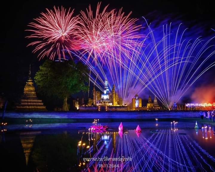 Puifai44744682's tweet photo. #WhatIsHappeningInThailand
Happy Loy Krathong Festival, THAILAND 🇹🇭 https://t.co/Gx1V3yYTsa