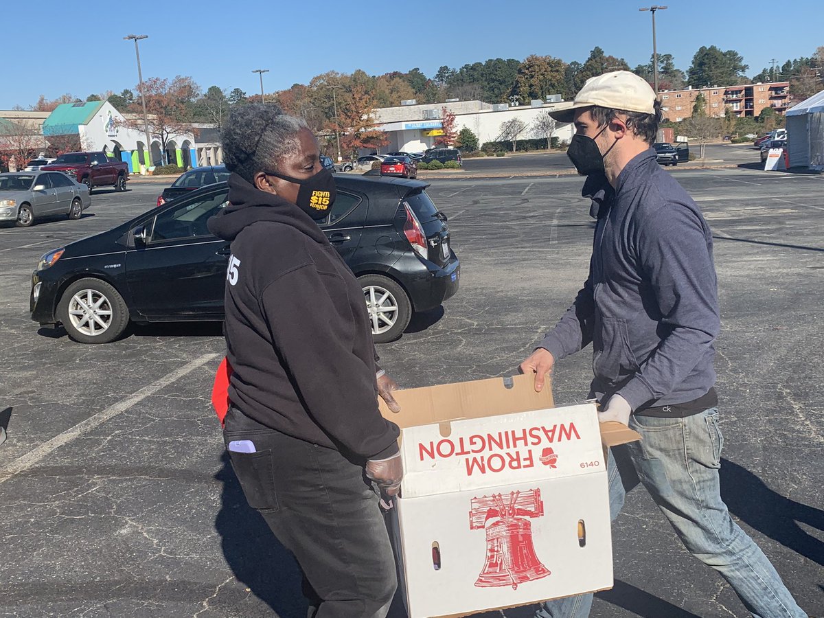Did someone say #FedUpFriday ?
Grab some food at our Political Food Distribution at Lakewood Shopping Center in Durham. We are out here feeding our community’s minds &amp; stomachs! #Fightfor15