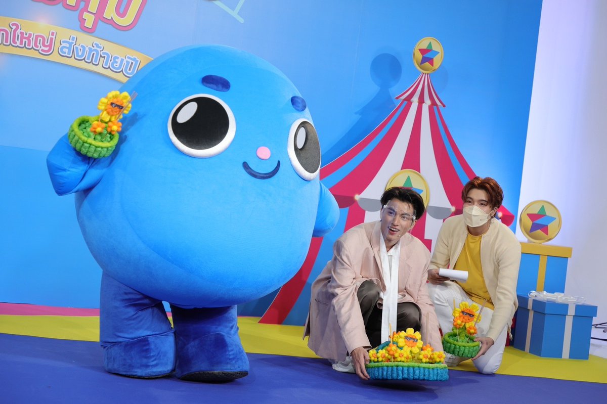 พี่ลูกบอลนอนกันหรือยังน้าาา...?
แอดมีภาพน่ารักๆของพี่กลัฟและน้องตัว d จากไลฟ์วันนี้มาฝากจ้า ^^

ดูกันเพลินๆ แล้วอย่าลืมไปใช้คอยน์แลกและลุ้นกันแบบคุ้มๆใน ดีแทค แอป ด้วยน้าา ~ ใครใช้แล้วแคปมาให้ดูกันด้วยนะ
คลิกไปลุ้นไปแลกเลย > dtac.co.th/s/Jerd_MCh 

#ดีแทคใช้ดีมีคุ้มกับกลัฟ