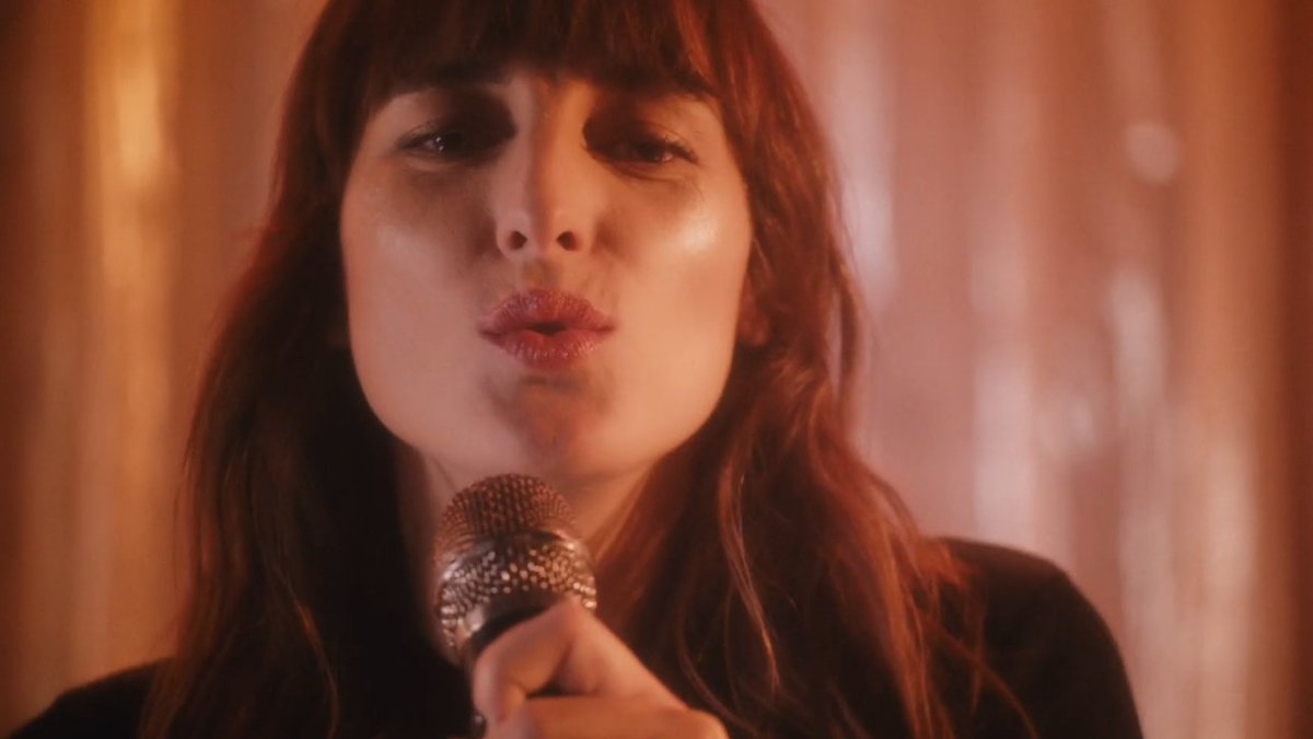 CStar's tweet photo. On s’enflamme devant #QuImporte, le nouveau clip tout en élégance de @JulietteArmanet .🔥
C’est à visionner ici ➡️ https://t.co/u1il2Jhfnw
Son album « Brûler le feu » vient d’ailleurs de sortir ! Vous l’avez écouté ? https://t.co/ZsuaUBuEMQ