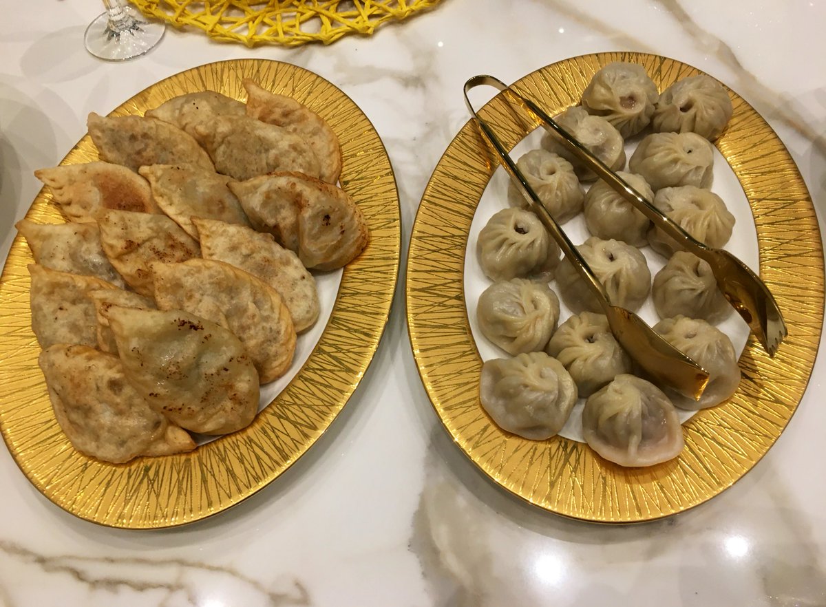 CurtisSChin's tweet photo. #Mongolia 🇲🇳 in #Singapore 🙌
DYK: Singapore 🇸🇬 largely limits dining out to two people as part of efforts to stop the spread of #Covid19. A silver lining: when Mongolian friends welcome you into their home and serve up #momos (r) & #buuz (l). Got #dumplings 🥟.
#амттай https://t.co/wxUrWXPMyc