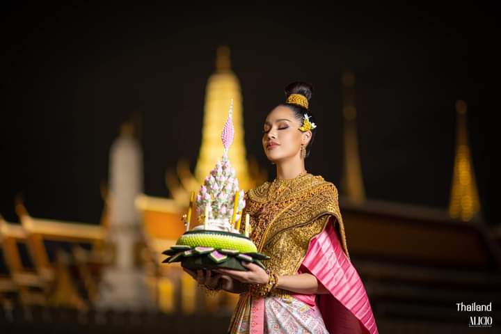 Puifai44744682's tweet photo. #WhatIsHappeningInThailand
The splendor of Thai dress in Loy Krathong Festival | THAILAND 🇹🇭 https://t.co/Z1TdedBwvy
