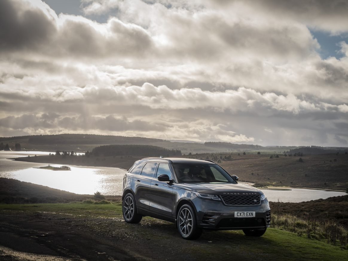 Stylish, tough and practical: personalise your Range Rover Velar further with a choice of exterior and interior accessories for all your winter adventures.