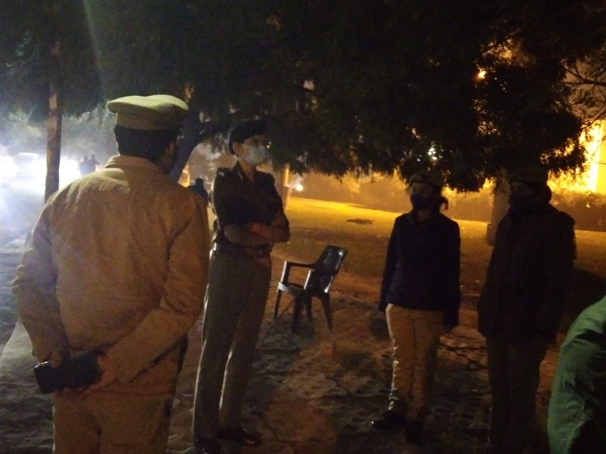 POLICE COMMISSIONERATE GAUTAM BUDDH NAGAR (@noidapolice) on Twitter photo рдорд╛рдирдиреАрдп рдкреНрд░рдзрд╛рдирдордВрддреНрд░реА рдЬреА рдХреЗ рдЖрдЧрд╛рдореА рджреМрд░реЗ рд╡ DG/IG рдХреЙрдиреНрдлрд╝реНрд░реЗрдВрд╕ рдХреЗ рджреГрд╖реНрдЯрд┐рдЧрдд рдЕрдкрд░ рдкреБрд▓рд┐рд╕ рдЖрдпреБрдХреНрдд рдореБрдЦреНрдпрд╛рд▓рдп рд╡ рдЕрдкрд░рд╛рдз рдкреБрд╖реНрдкрд╛рдВрдЬрд▓рд┐ рджреНрд╡рд╛рд░рд╛ рдкрд░реА рдЪреМрдХ рдкрд░ рдордп рдерд╛рдирд╛ рдкреНрд░рднрд╛рд░реА рдиреЙрд▓реЗрдЬ рдкрд╛рд░реНрдХ рдХреЗ рдкреБрд▓рд┐рд╕ рдкрд┐рдХреЗрдЯ рдкреЙрдЗрдВрдЯреНрд╕, рдорд╣рд┐рд▓рд╛ рд╕реБрд░рдХреНрд╖рд╛ рдЗрдХрд╛рдИ рд╡ рд╕реНрд╡рдпрдВ рд╕рд┐рджреНрдзрд╛ рдЯреАрдо рдХреЛ рдмреНрд░реАрдл рдХрд┐рдпрд╛ рдЧрдпрд╛ ! рдорд╛рдирдиреАрдп рдкреНрд░рдзрд╛рдирдордВрддреНрд░реА рдЬреА рдХреЗ рдЖрдЧрд╛рдореА рджреМрд░реЗ рд╡ DG/IG рдХреЙрдиреНрдлрд╝реНрд░реЗрдВрд╕ рдХреЗ рджреГрд╖реНрдЯрд┐рдЧрдд рдЕрдкрд░ рдкреБрд▓рд┐рд╕ рдЖрдпреБрдХреНрдд рдореБрдЦреНрдпрд╛рд▓рдп рд╡ рдЕрдкрд░рд╛рдз рдкреБрд╖реНрдкрд╛рдВрдЬрд▓рд┐ рджреНрд╡рд╛рд░рд╛ рдкрд░реА рдЪреМрдХ рдкрд░ рдордп рдерд╛рдирд╛ рдкреНрд░рднрд╛рд░реА рдиреЙрд▓реЗрдЬ рдкрд╛рд░реНрдХ рдХреЗ рдкреБрд▓рд┐рд╕ рдкрд┐рдХреЗрдЯ рдкреЙрдЗрдВрдЯреНрд╕, рдорд╣рд┐рд▓рд╛ рд╕реБрд░рдХреНрд╖рд╛ рдЗрдХрд╛рдИ рд╡ рд╕реНрд╡рдпрдВ рд╕рд┐рджреНрдзрд╛ рдЯреАрдо рдХреЛ рдмреНрд░реАрдл рдХрд┐рдпрд╛ рдЧрдпрд╛ !