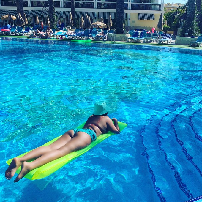 Catch me poolside https://t.co/ShVufMAsGw<a href="/tag/humpday"class="tags"><span>#humpday</span></a>