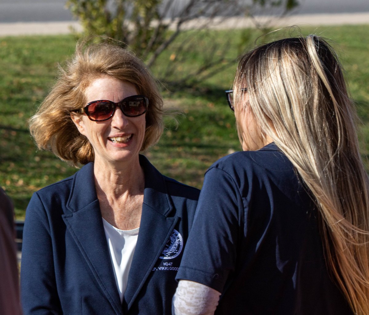 VikkiGoodwinTX's tweet photo. Wed. I joined Onion Creek friends, led by Ken Jacob, to hand out turkeys &amp; food to families at Ft. Hood Army base. The families are grateful for the food, and the volunteers are happy to share their blessings. 

Happy Thanksgiving, y'all! 

#txlege @CTXFoodBank @DerrickChubbs https://t.co/GkFsAUN659