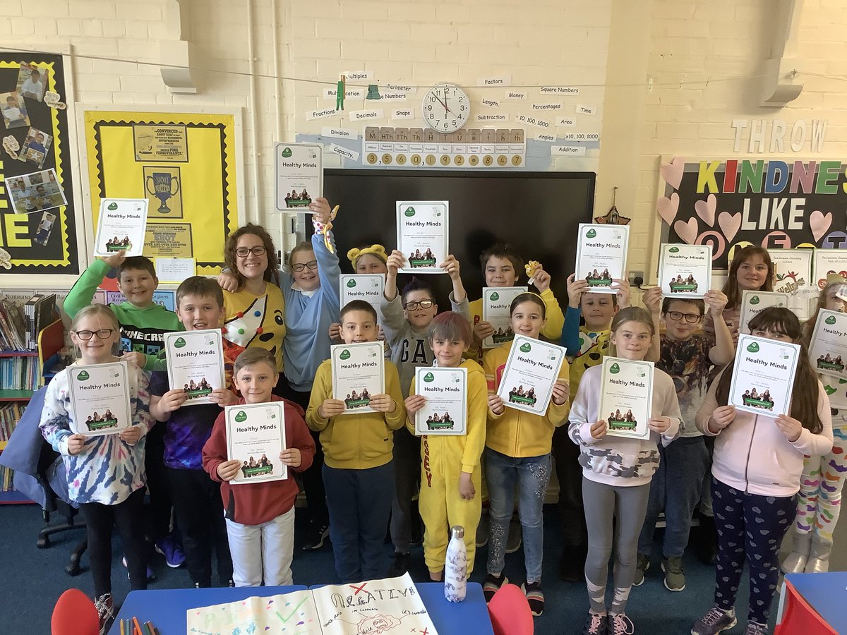 SchoolReedness's tweet photo. And finally for this week, Key Stage 2 received their first aid certificates from @MiniFirstAidLN . https://t.co/HfoHcsP9wV