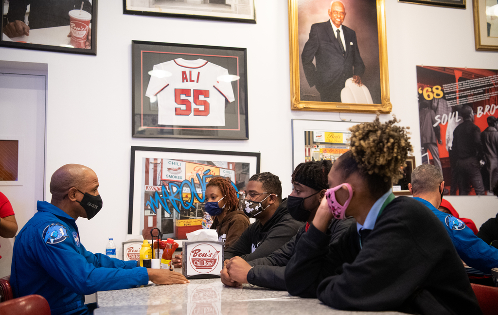 Crew-1 Astronaut Victor Glover Meets with DC Students via NASA ift.tt/3DDIBEX