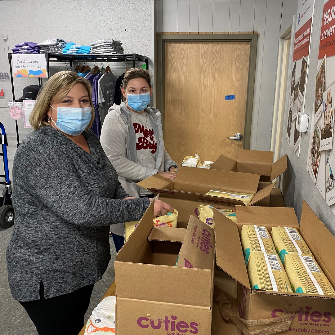 altafiber's tweet photo. We've been busy with events and volunteering this season! Last week, our mascot supported the @CincyCyclones Shutout the Hate Game with #pride. Yesterday, our ERG for women volunteered with Sweet Cheeks Diaper Bank to help get diapers to low income families. #ItsInOurFiber https://t.co/9HCsC6jeFD