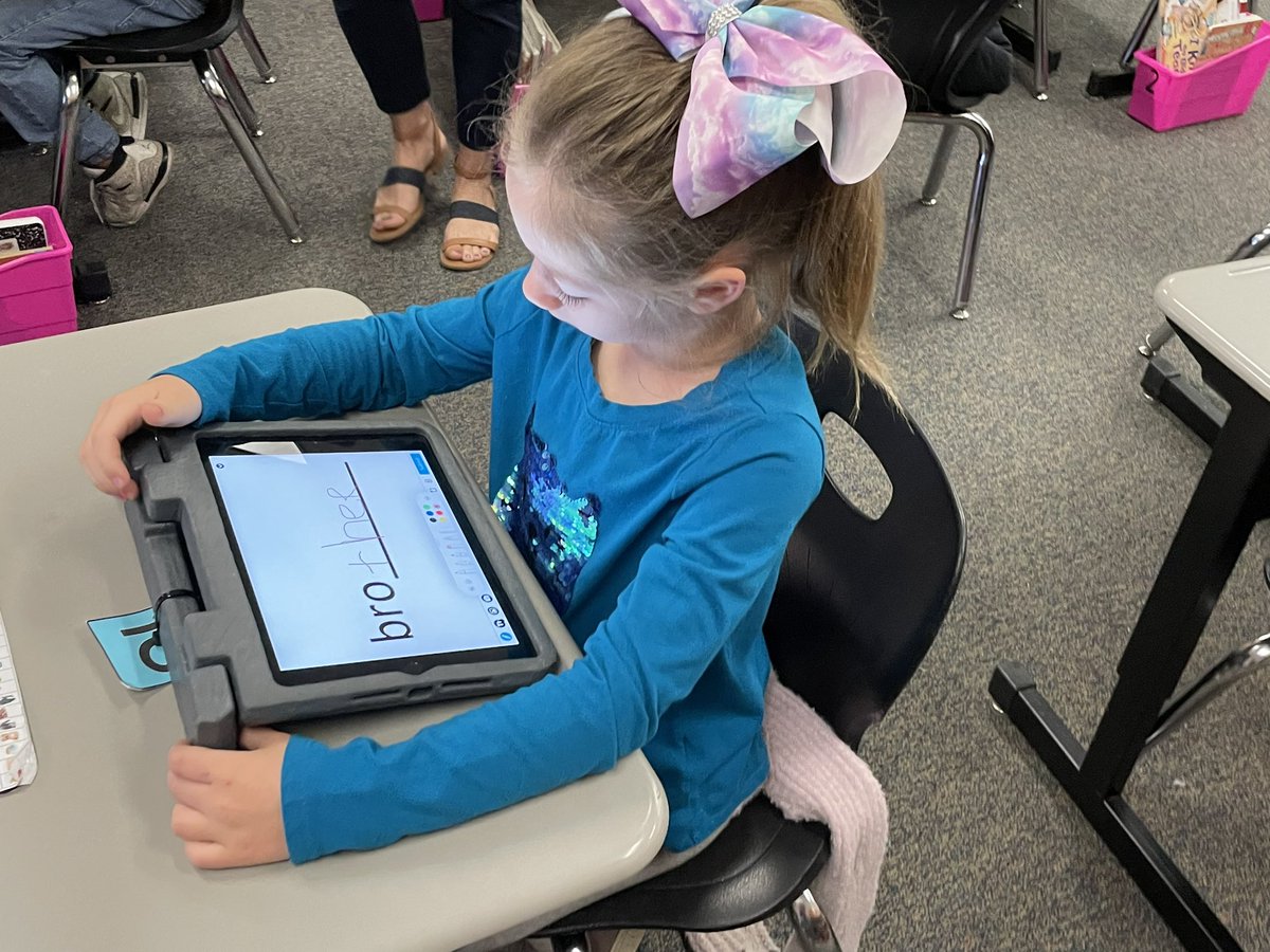 Using <a href="/nearpod/">Nearpod</a> for the word study lesson, brought lots of engagement and participation in this <a href="/NESBlazers/">Northbrook Blazers</a> classroom! #EMSproud