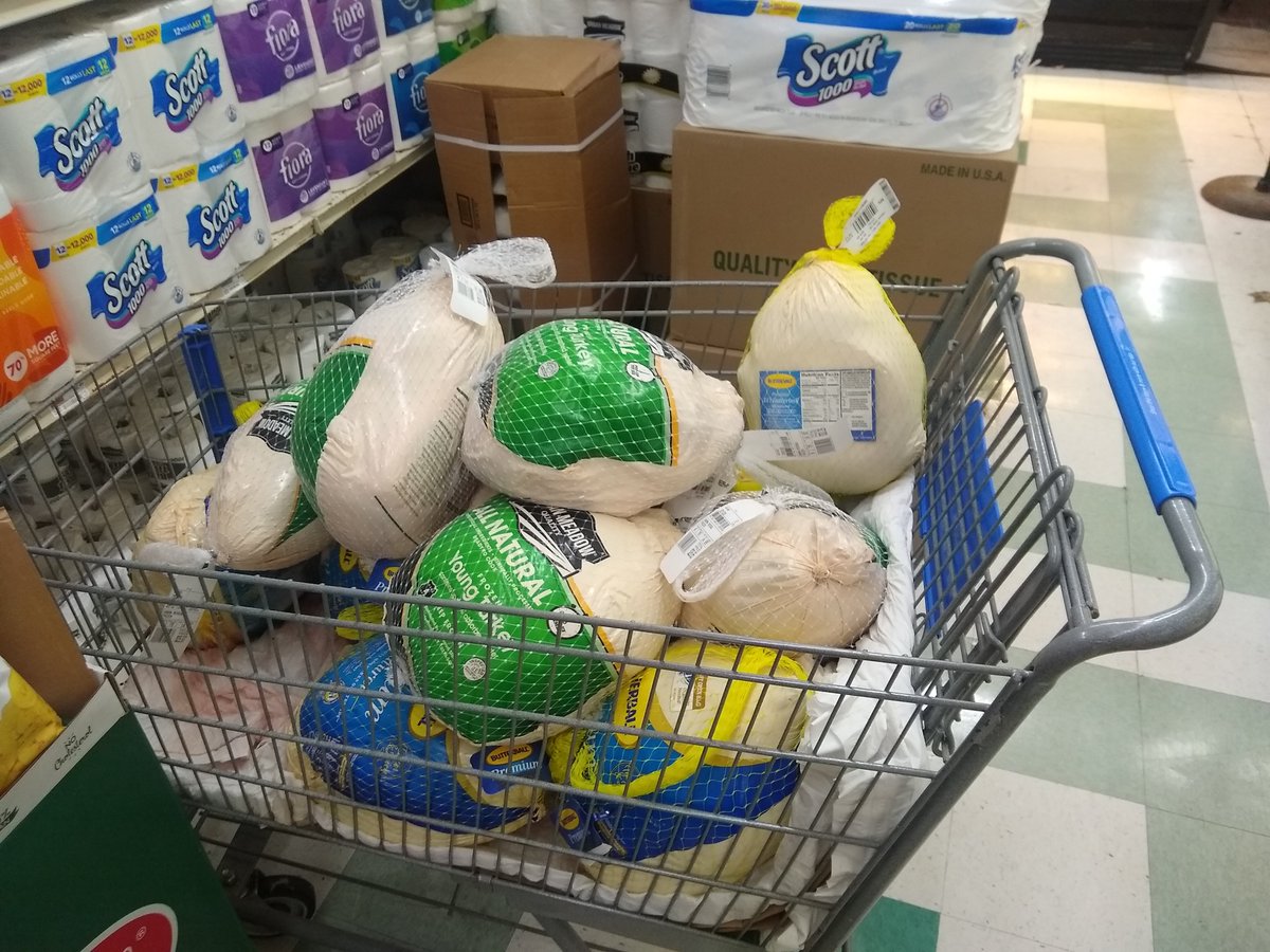 Creightondeb's tweet photo. Would you like a side of salmonella with your #Thanksgiving #turkey? Turkeys 4 sale at 786 Flatbush ave @KeyFood had been unrefrigerated for so long you smelled them before you saw them. Mgr said they hadn't been there 10 min ago. Yet another reason why I joined the @foodcoop. https://t.co/XgNPhHRaCQ