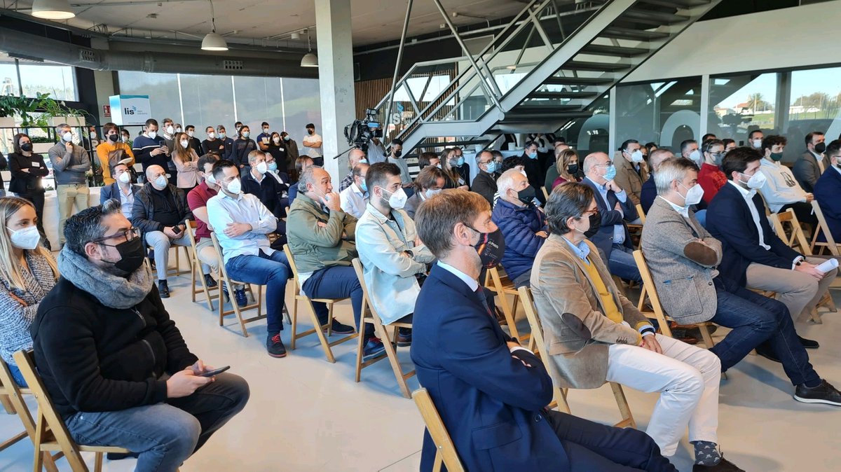 LIS_Data_ES's tweet photo. Muchas GRACIAS al Presidente @RevillaMiguelA; al director de #Innovación, Jorge Muyo; al director de @Sodercan, José Antonio Gracía; a los equipos @Ceoecant y @CamaraCantabria, al @aytobezana y a todas las personas que habéis compartido con nosotros este día tan especial 2/2 https://t.co/mSnrgcRnfm
