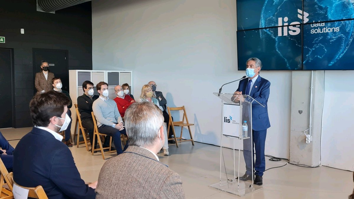 LIS_Data_ES's tweet photo. Muchas GRACIAS al Presidente @RevillaMiguelA; al director de #Innovación, Jorge Muyo; al director de @Sodercan, José Antonio Gracía; a los equipos @Ceoecant y @CamaraCantabria, al @aytobezana y a todas las personas que habéis compartido con nosotros este día tan especial 2/2 https://t.co/mSnrgcRnfm