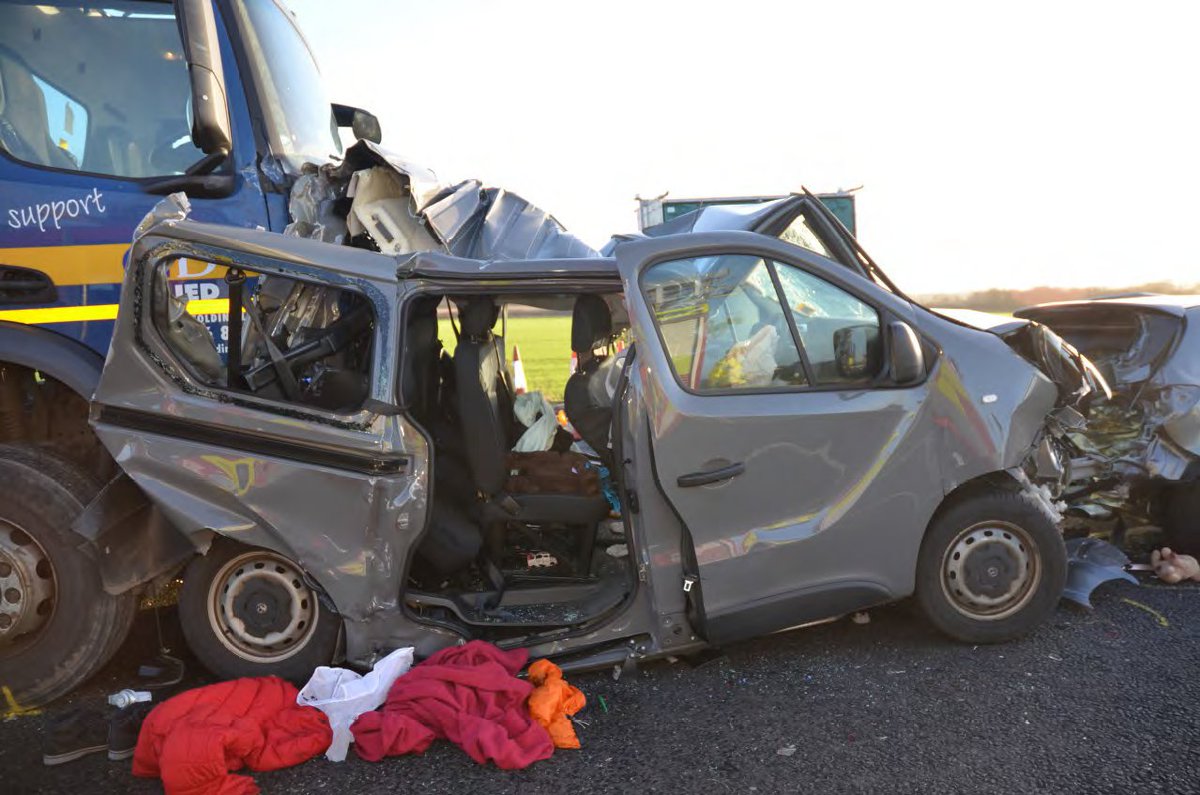 LancsPolice's tweet photo. The average text sent or read in a car takes a driver’s eyes off the road for 5 seconds.

Just 1 second, or in Majury's case even half a second, is more than enough time to get into a life-altering accident with devastated consequences.

#DontTextDrive #Fatal5 https://t.co/78Hn410xWU
