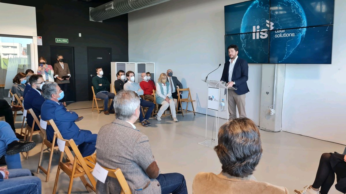 LIS_Data_ES's tweet photo. Muchas GRACIAS al Presidente @RevillaMiguelA; al director de #Innovación, Jorge Muyo; al director de @Sodercan, José Antonio Gracía; a los equipos @Ceoecant y @CamaraCantabria, al @aytobezana y a todas las personas que habéis compartido con nosotros este día tan especial 2/2 https://t.co/mSnrgcRnfm