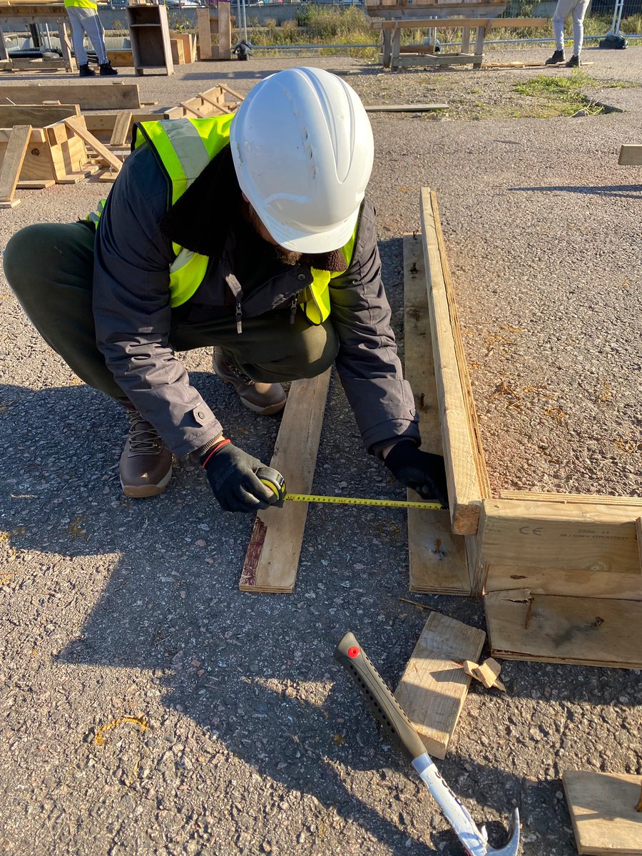 skillscentreltd's tweet photo. Here’s our formworks pre-apprenticeship learners in action at our Build East centre. 

❓Looking for a career in construction? 
❓Need help upskilling yourself in the industry?

💥 Get in touch- we can help you all the way! https://t.co/2oEJXCnODO