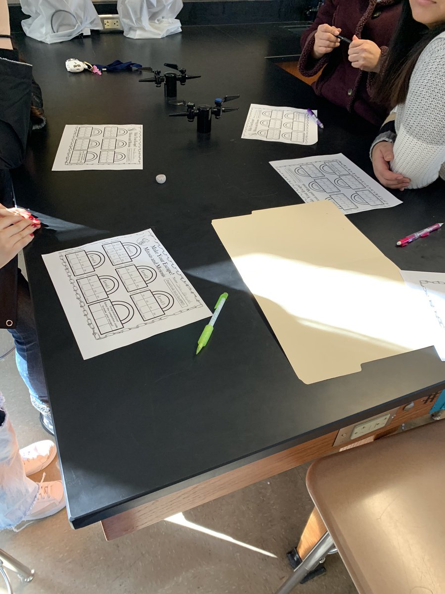 jhunt131's tweet photo. For my last day being a Student Teacher to these students, we decided to shrink down to cell level and work our way through escape game meant to challenge their knowledge of Mitosis and save the class from being small forever!!  @mrsbeardk @SiegelHighStars @rucoschools https://t.co/vjtMJHQpat